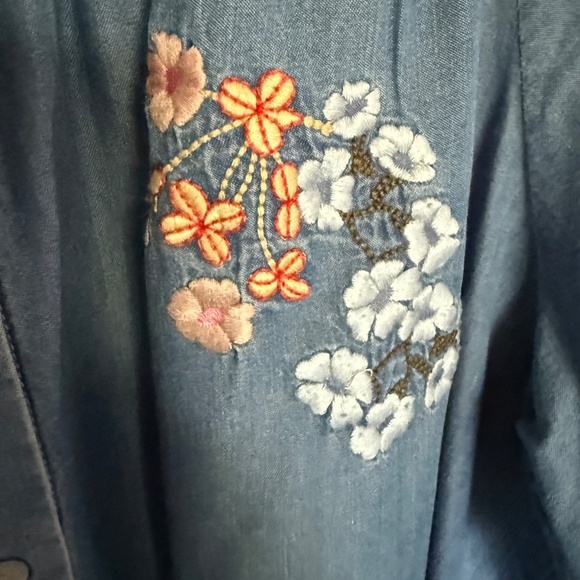 HeartSoul Embroidered Chambray Top Plus Size 1X Boho - Picture 3 of 11